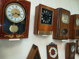 Часы из бабушкиного детства могут увидеть посетители Искитимского музея на выставке «Делу время…»