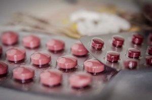 Вопрос доступности лекарственных препаратов в отдаленных селах подняли депутаты Заксобрания
