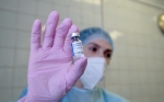 Вакцины от коронавируса начали развозить по поликлиникам Новосибирской области