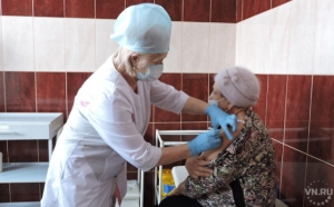Более двухсот жителей р.п. Линево и окрестных деревень уже поставили прививку от коронавируса