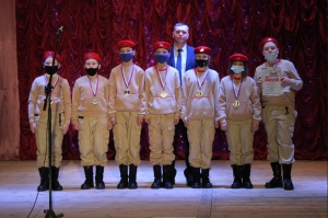 Юным патриотам Искитима вручены награды по итогам месячника военно-патриотического воспитания