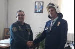 Лучший добровольный пожарный Дмитрий Горелов награжден именным шлемом
