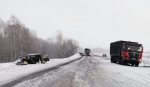 Жигули столкнулись с грузовиком на дороге от Легостаево