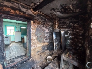 Огонь уничтожил половину дома в селе Улыбино