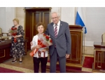 Галина Образцова награждена памятным нагрудным знаком в ознаменовании 100-летия со дня рождения Александра Николаева
