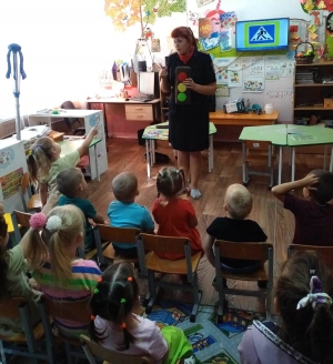 Госавтоинспекторы проводят профилактические занятия в детских садах Искитима