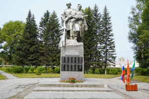 Работники и ветераны АО «Искитимцемент» возложили цветы к Монументу работникам Чернореченского цементного завода, погибшим в годы Великой Отечественной войны