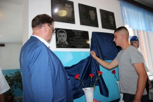 В школе №1 Искитима открыли мемориальные доски погибшим участникам спецоперации