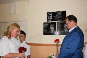 В школе №3 Искитима открыли мемориальную доску выпускнику-герою