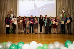 На Новосибирском заводе искусственного волокна наградили сотрудников в честь Дня оружейника