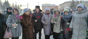 В День Героев Отечества в России искитимцы возложили цветы к Мемориалам