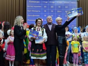 Команды школы № 12 и детского сада "Медвежонок" стали победителями "Битвы хоров"