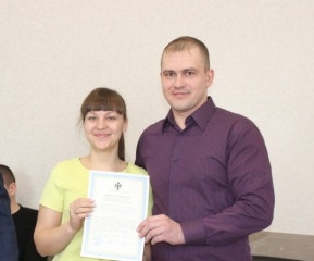Сертификат на жилье молодой семье вручен в Искитиме