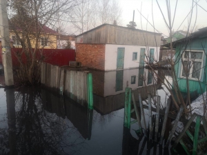 Жителей затопленного дома спасли в Листвянке