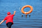 МКУ ИР «ЦЗН и ЕДДС» ищет умеющих плавать людей для работы общественными спасателями 