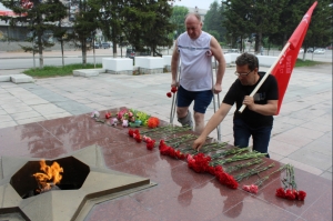 В День группы советских войск в Германии искитимцы возложили цветы к памятнику