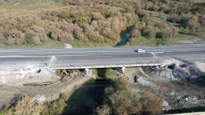 Заканчивается ремонт правой стороны моста через Койниху