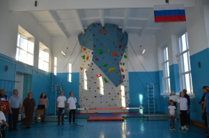 В пятницу, 13 октября, состоялось официальное открытие скалодрома в школе п. Александровский Искитимского района