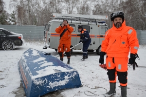Рыбаков на льдине спасали на Обском водохранилище
