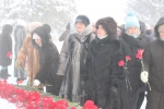 В минус 35 горожане возложили цветы к памятнику воинам-искитимцам, погибшим в годы ВОВ